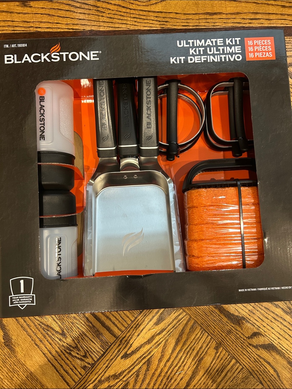 Blackstone 16 Piece Ultimate Griddle Tool Kit Gift Set for Outdoor Cooking